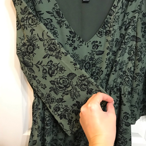 Green w/ black flower dress - Picture 2 of 4